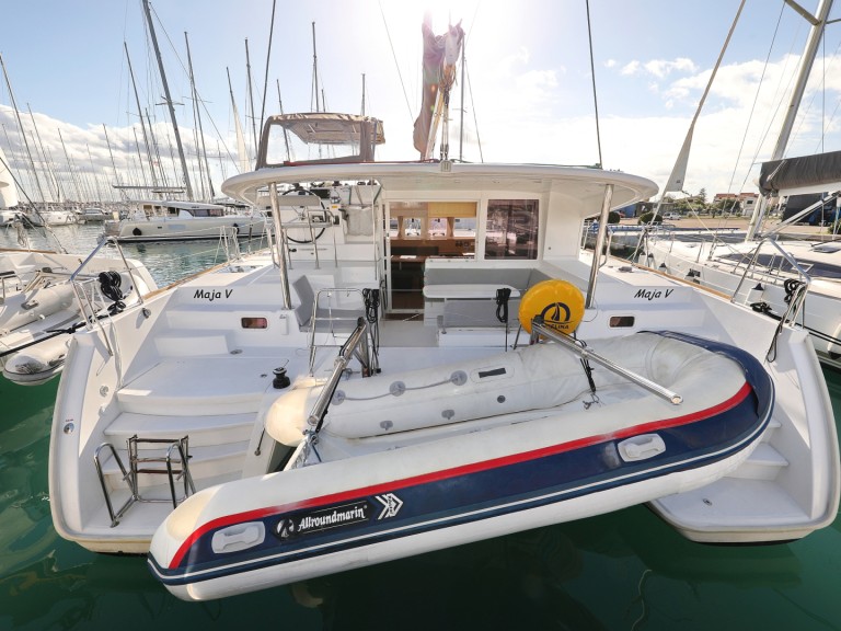 Hire Catamaran Lagoon with a boat licence