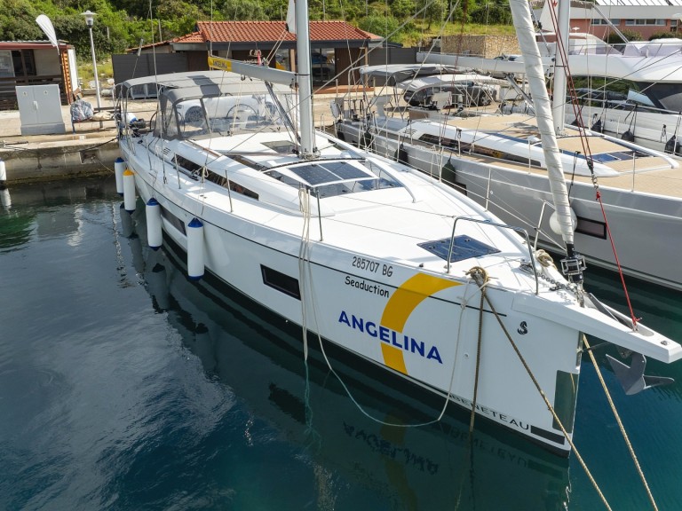 Charter a Bénéteau Oceanis 51.1 in Trogir on Samboat
