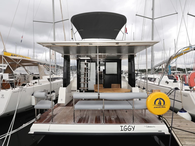 Luxury Yacht to hire Primošten at the best price