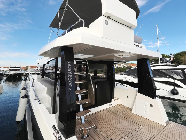 Luxury Yacht hire in Šibenik - Cobra Yachts Seamaster 45