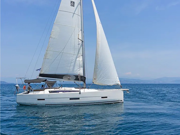 Yacht hire Ávdira cheap Dufour 430
