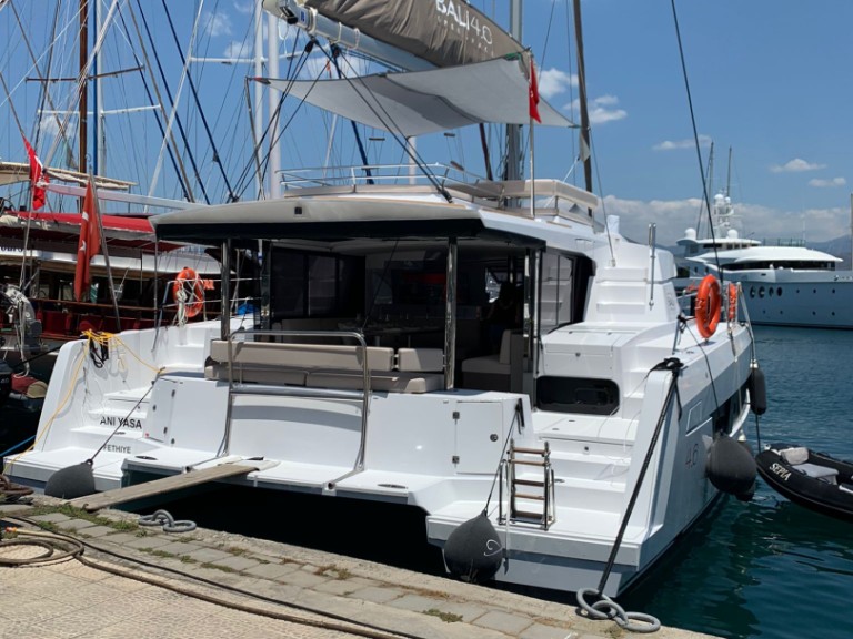Hire Catamaran Bali with a boat licence