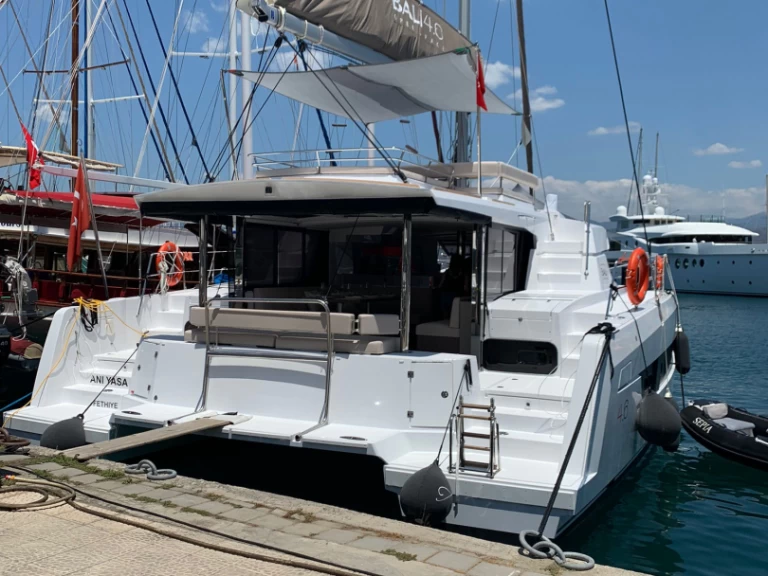 Hire Catamaran Bali with a boat licence