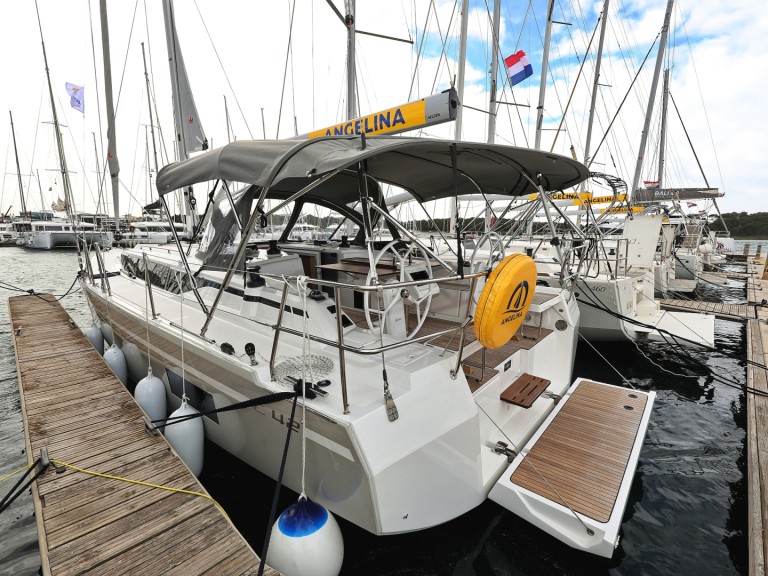 Hire a Bavaria Bavaria C42 Šibenik