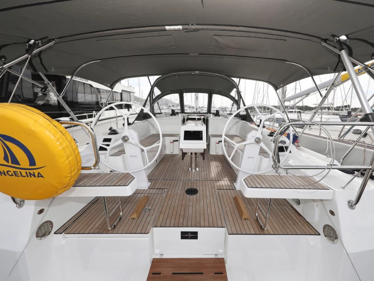 Yacht hire Šibenik cheap Bavaria C42