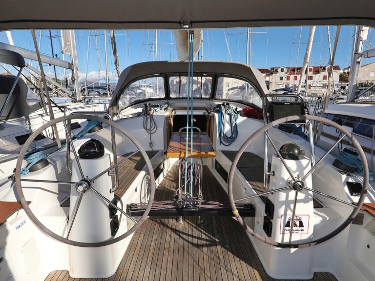 Yacht hire Primošten cheap Cruiser 40 S