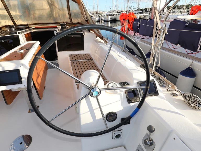 Sailboat to hire Primošten at the best price