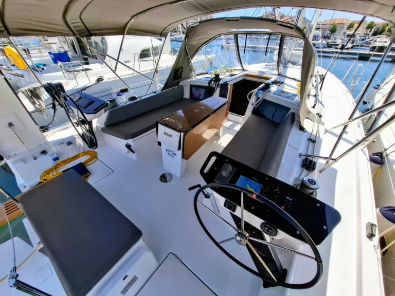 Sailboat to hire Šibenik at the best price