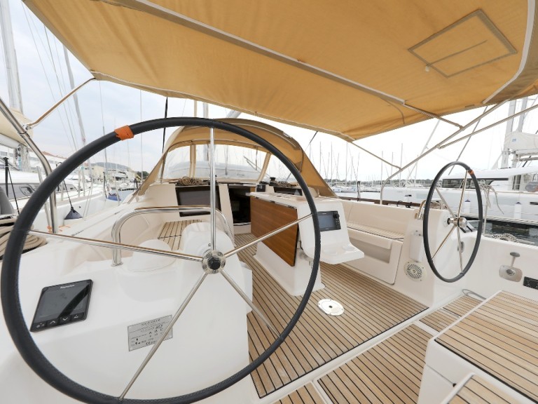 Sailboat to hire Primošten at the best price