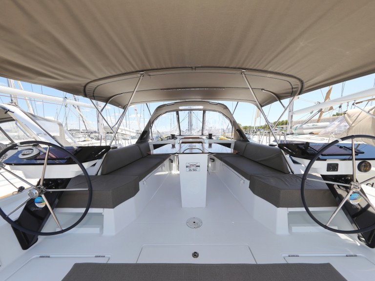 Yacht charter Šibenik - Dufour Dufour 44 on SamBoat