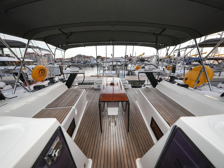 Yacht hire Trogir cheap Dufour 470