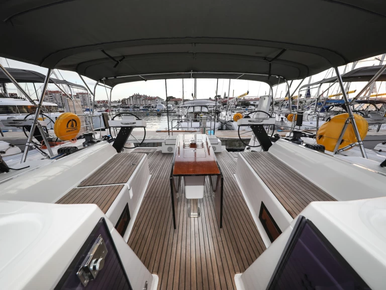 Yacht hire Trogir cheap Dufour 470