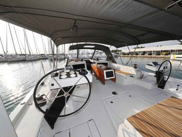 Yacht hire Sveti Filip i Jakov cheap Dufour 470