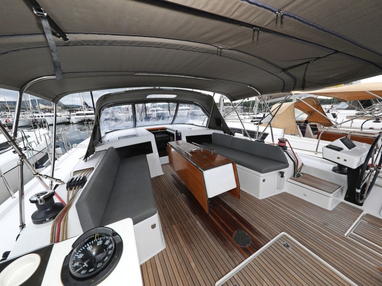 Sailboat hire in Šibenik - Dufour Dufour 470