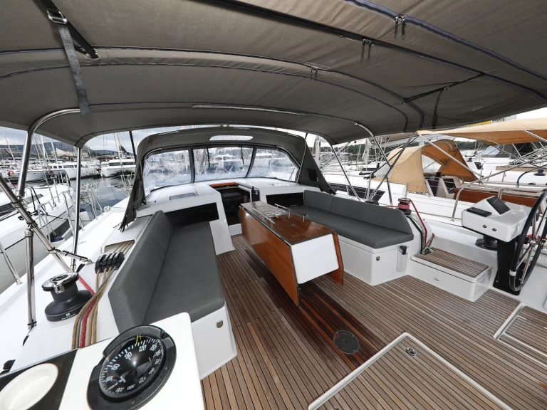 Sailboat hire in Šibenik - Dufour Dufour 470
