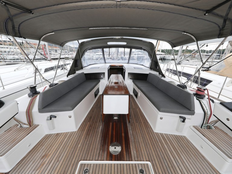Charter a Dufour Dufour 470 in Šibenik on Samboat