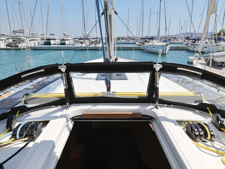 Charter a Dufour Dufour 48 in Sveti Filip i Jakov on Samboat