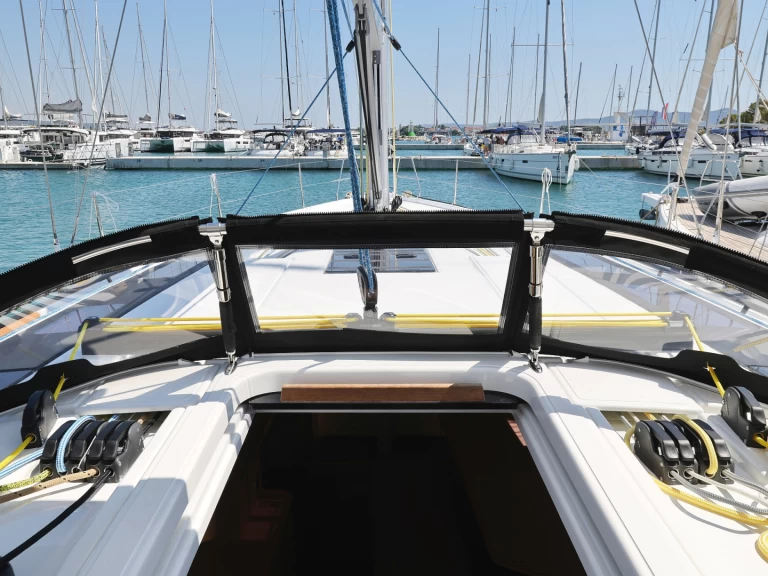 Charter a Dufour Dufour 48 in Sveti Filip i Jakov on Samboat