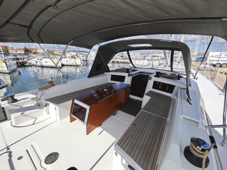 Sailboat hire in Trogir - Dufour Dufour 530