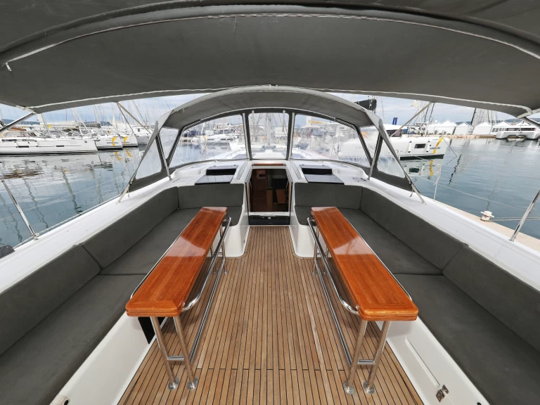 Sailboat hire in Trogir - Hanse Hanse 548