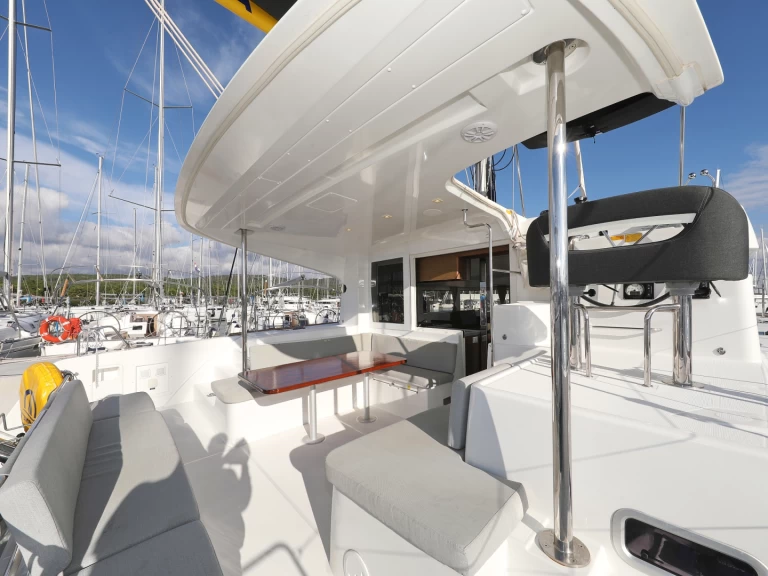 Yacht hire Sveti Filip i Jakov cheap Lagoon 40
