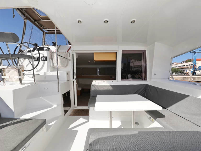 Yacht hire Šibenik cheap Lagoon 400 S2