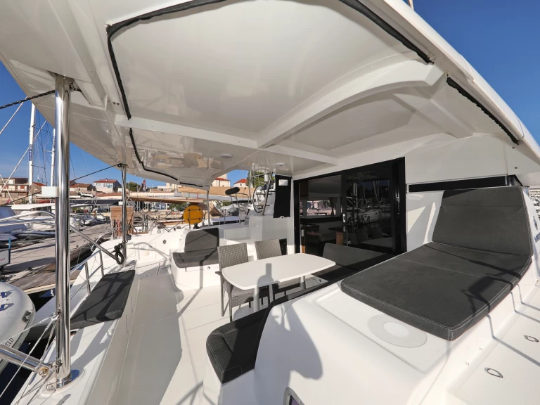 Hire Catamaran Lagoon with a boat licence