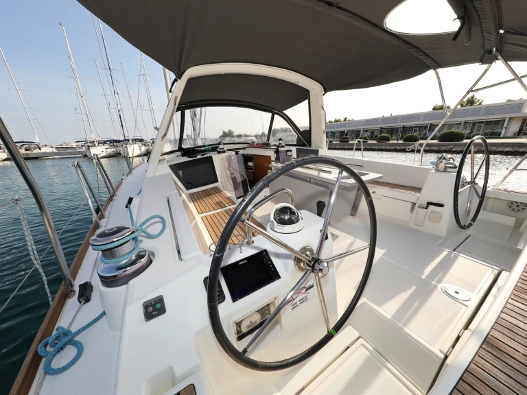 Charter a Bénéteau Oceanis 45 in Sveti Filip i Jakov on Samboat