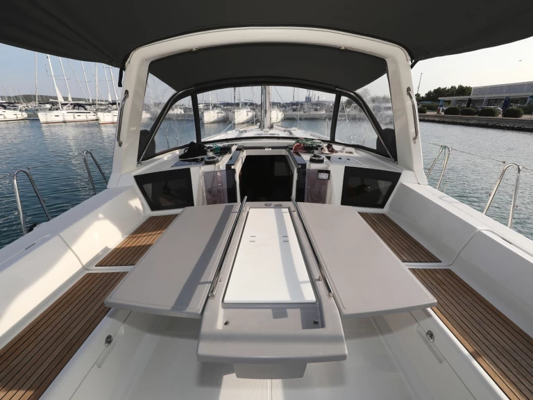 Hire Sailboat Bénéteau with a boat licence