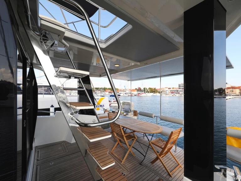 Luxury Yacht hire in Primošten - Cobra Yachts Seamaster 45