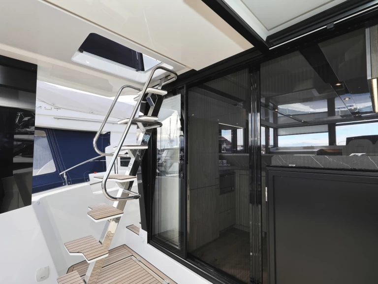 Luxury Yacht hire in Šibenik - Cobra Yachts Seamaster 45