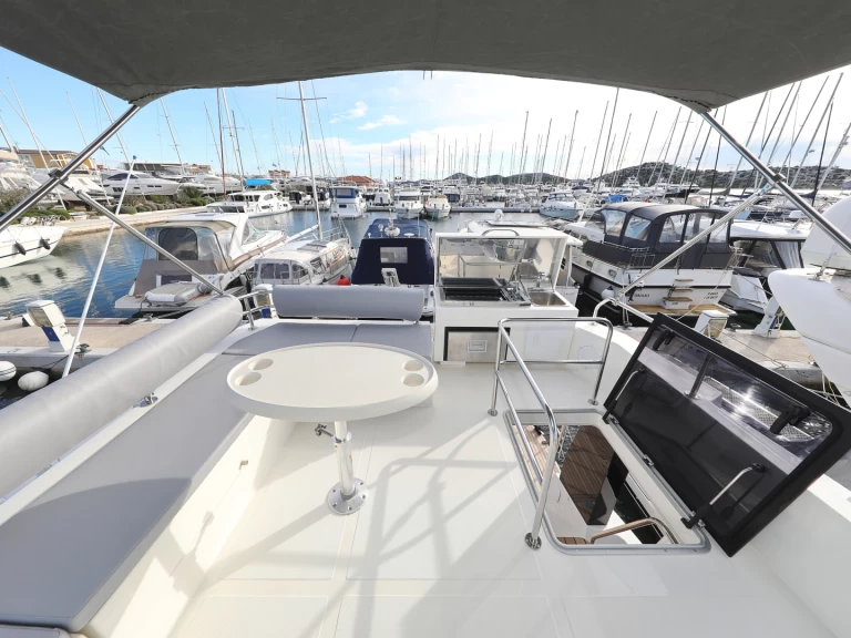 Charter a Cobra Yachts Seamaster 45 in Šibenik on Samboat