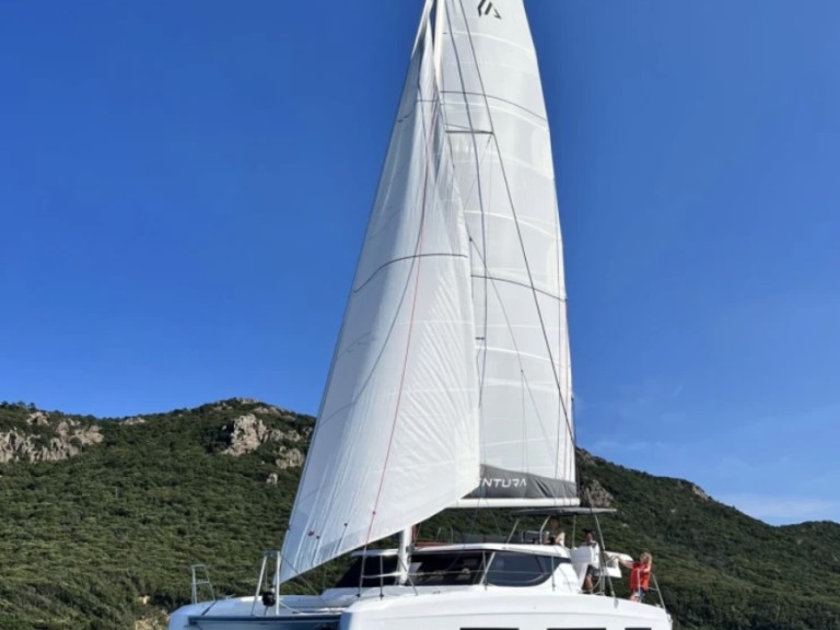 Hire Catamaran Aventura with a boat licence