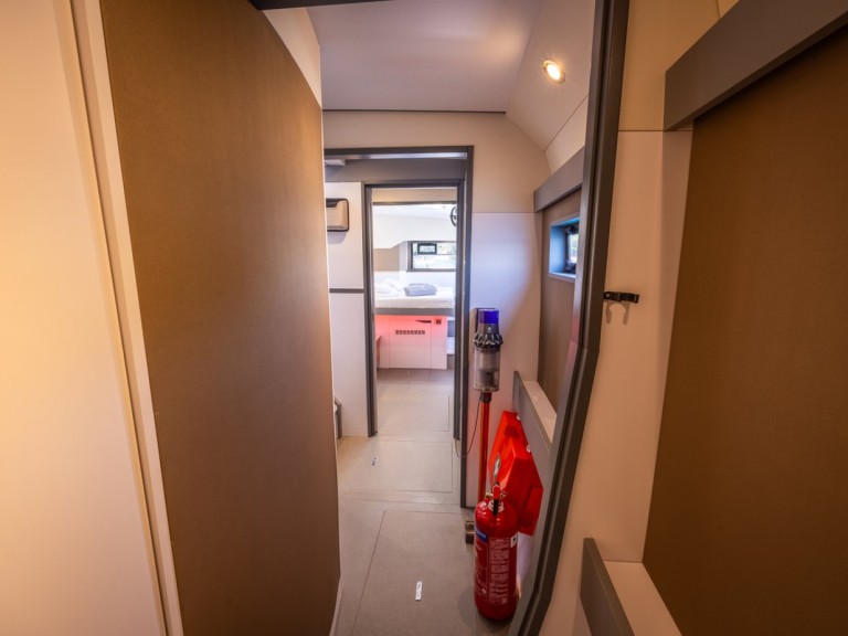 Hire Catamaran Windelo with a boat licence