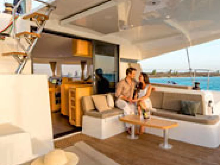 Hire Catamaran Lagoon with a boat licence