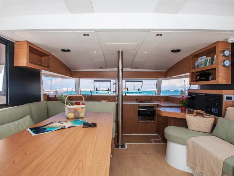 Hire a Bali Bali Catsmart Nydri