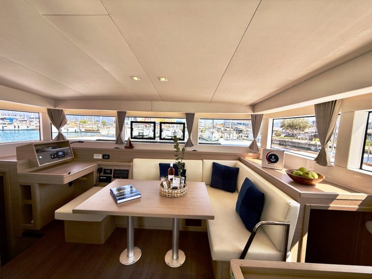 Charter a Lagoon Lagoon 40 in Nydri on Samboat