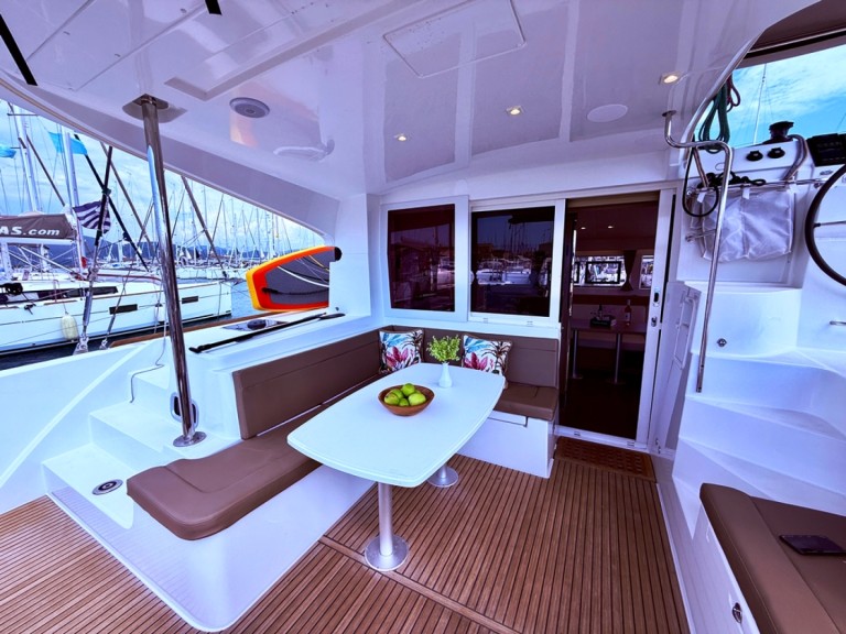 Hire Catamaran with or without skipper Lagoon Nydri