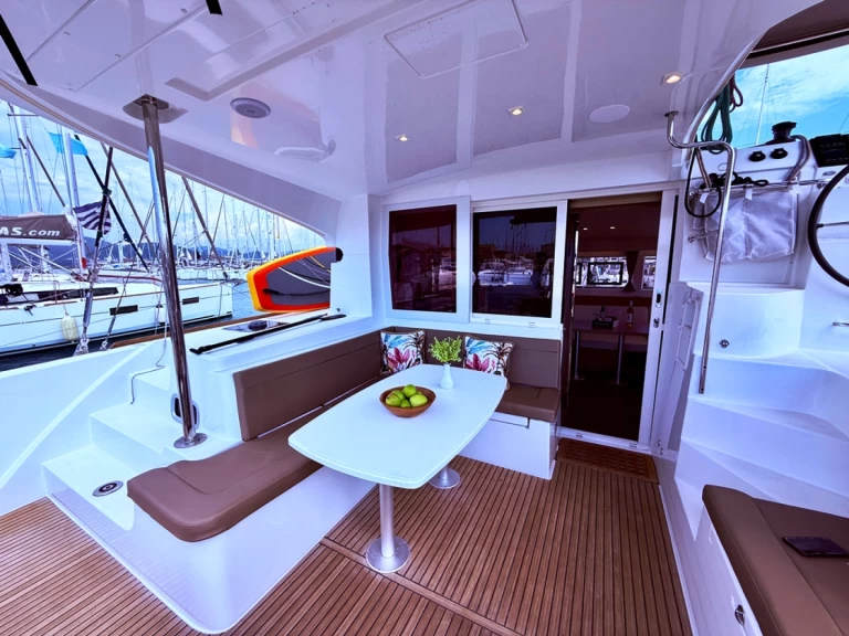 Hire Catamaran with or without skipper Lagoon Nydri