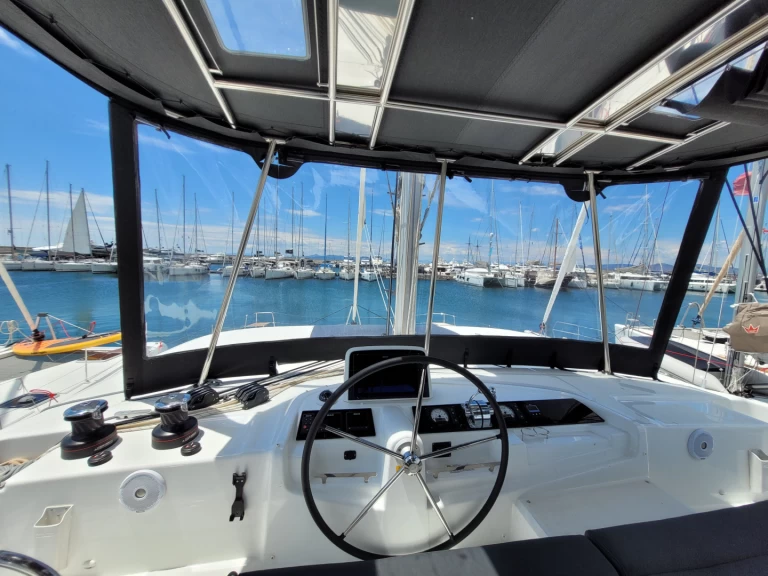 Yacht hire Nydri cheap Lagoon 46