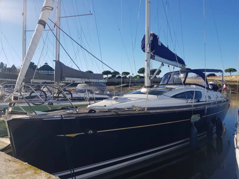 Hire Sailboat Jeanneau with a boat licence