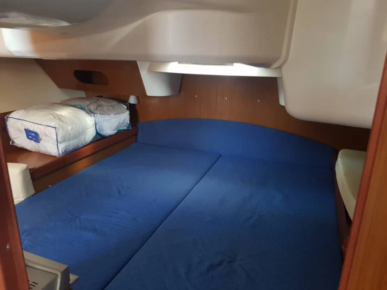 Hire a Jeanneau Sun Odyssey 42 DS Port-Haliguen