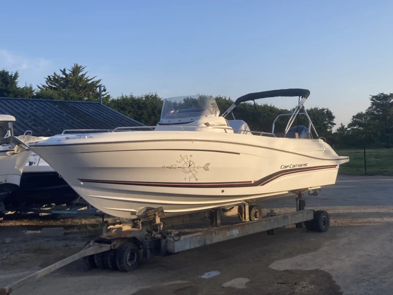 Yacht charter Arzon - Jeanneau Cap Camarat 7.5 CC on SamBoat