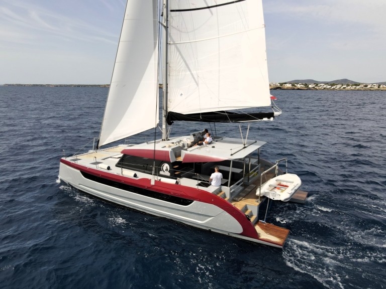 Yacht hire Split cheap Luna 49