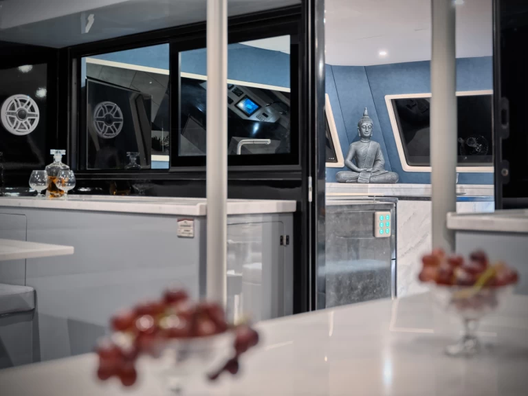 Hire Catamaran Luna with a boat licence