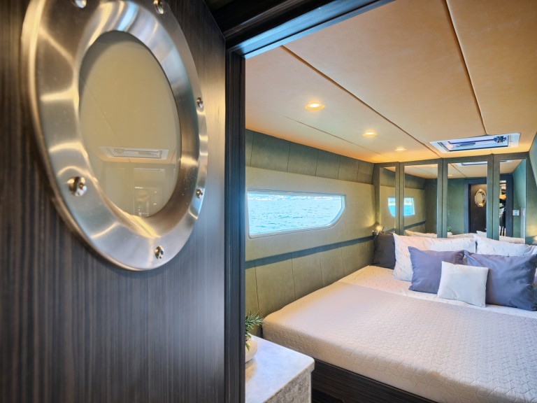 Charter a Luna Luna 49 in Split on Samboat