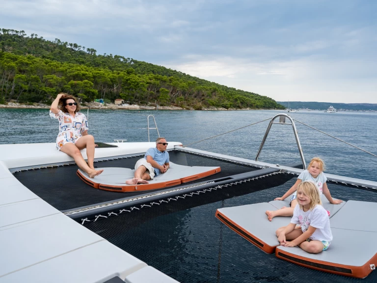 Hire Motorboat Luna with a boat licence