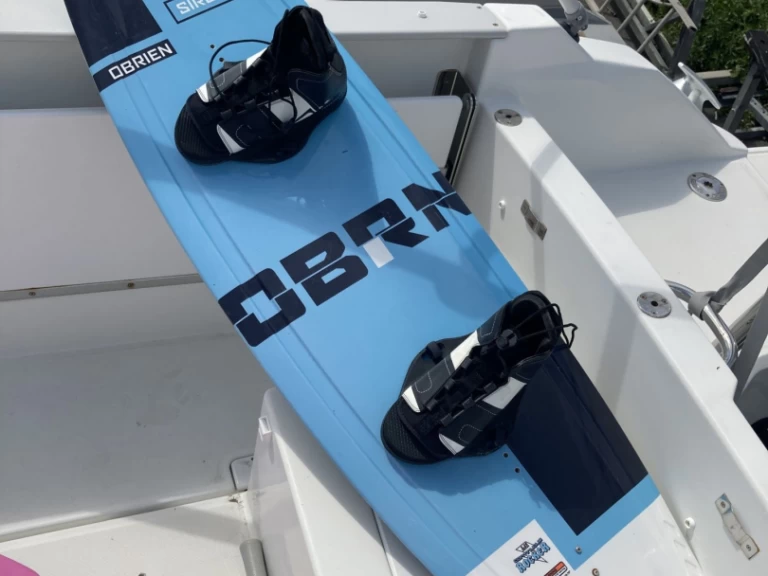 Hire a Jeanneau Cap Camarat 7.5 CC Arzon