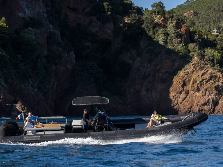 Hire a Narwhal Fast 1100 Cannes