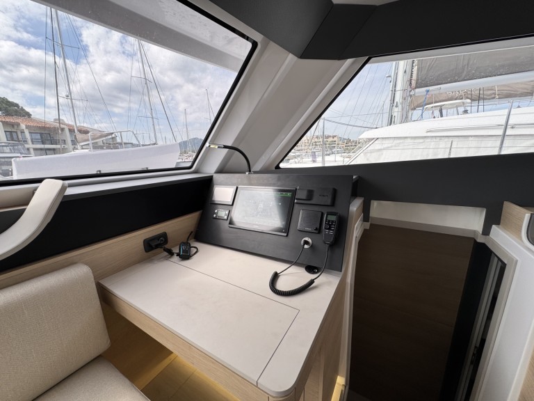 Catamaran to hire Port Grimaud at the best price